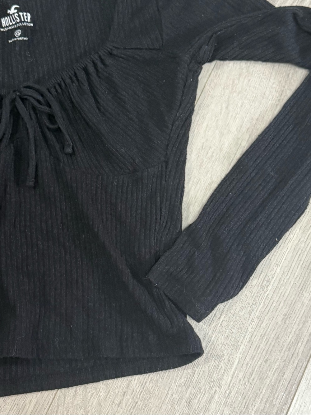 Hollister Black Ribbed Long Sleeve Scoop Tie Top - Picture 5 of 7